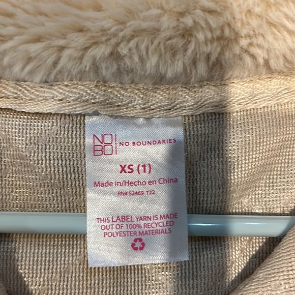 Like new! Fluffy Sweater - No Boundaries - Picture 4 of 4